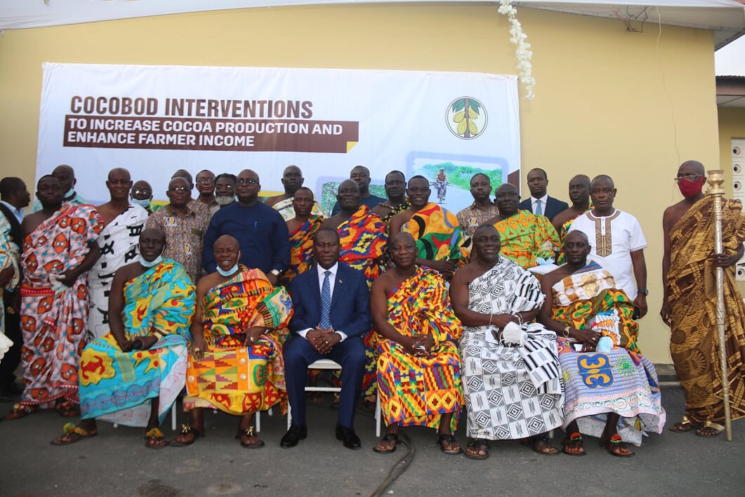 COCOBOD EXECUTIVES MEET WITH THE WESTERN REGIONAL HOUSE OF CHIEFS AT TAKORADI